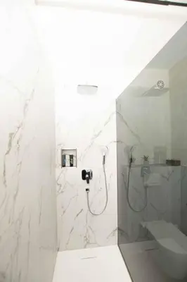 Ein Badezimmer in der Unterkunft Moderne Wohnung mit Panorama