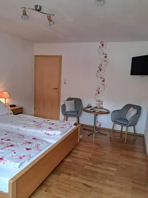 Ein Bett oder Betten in einem Zimmer der Unterkunft Wein- und Gästehaus Lentes