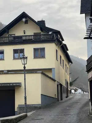 Das Gebäude in dem sich die Ferienwohnung befindet