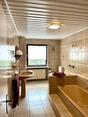 Ein Badezimmer in der Unterkunft Pension 1595 im Weingut Botzet