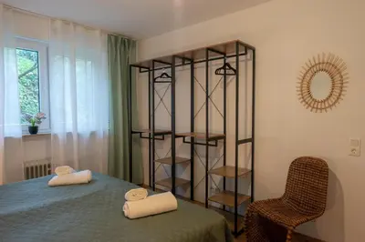 Ein Bett oder Betten in einem Zimmer der Unterkunft DDHomes LahnLiebe App 01 - Balkon,Therme,SmartTV