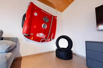 TV/Unterhaltungsangebot in der Unterkunft Racing-Chalet (Ferienhaus)
