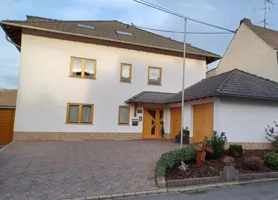 Das Gebäude in dem sich die Ferienwohnung befindet