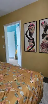 Ein Bett oder Betten in einem Zimmer der Unterkunft Elegant Apartment with Direct River View, Balcony and Parking in Bernkastel-Kues