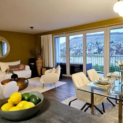 Elegant Apartment with Direct River View