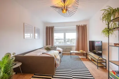 TV/Unterhaltungsangebot in der Unterkunft Koblenz' Größte, 5 SZ, HBF, ideal für Gruppen & Firmen