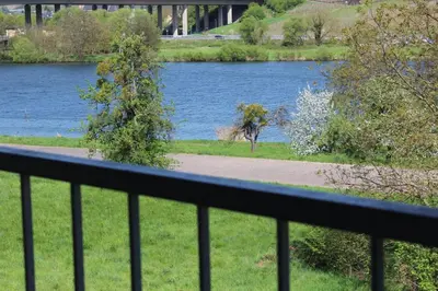 Blick auf einen Fluss in der Nähe der Ferienwohnung