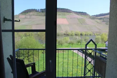 Ein allgemeiner Bergblick oder ein Berglick von der Ferienwohnung aus