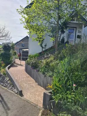 Ein Garten an der Unterkunft Wohlfühlen am Gartenteich