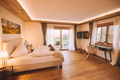 TV/Unterhaltungsangebot in der Unterkunft Maja Chalets - Altholzchalet in der Eifel mit Whirlpool und Sauna