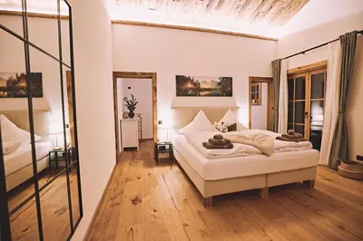 Ein Bett oder Betten in einem Zimmer der Unterkunft Maja Chalets - Altholzchalet in der Eifel mit Whirlpool und Sauna