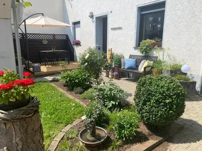 Ein Garten an der Unterkunft Ferienwohnung Burgberg
