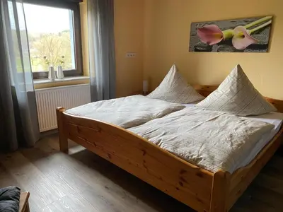 Ein Bett oder Betten in einem Zimmer der Unterkunft Ferienwohnung Burgberg