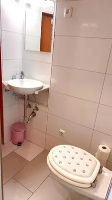 Ein Badezimmer in der Unterkunft Vinaring Homestay