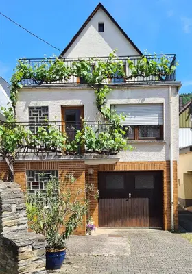 Das Gebäude in dem sich die Ferienwohnung befindet