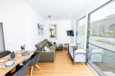 Ein Sitzbereich in der Unterkunft Apartment Weingut Dr Hermann I