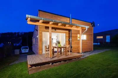 Das Gebäude in dem sich das Ferienhaus befindet