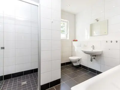 Ein Badezimmer in der Unterkunft Luxusbungalow im Campingpark