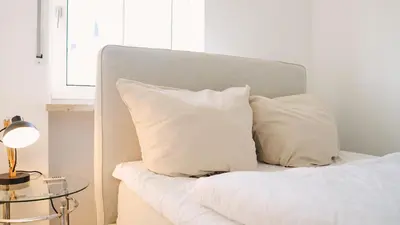 Ein Bett oder Betten in einem Zimmer der Unterkunft Apartment mit Balkon, Küche & Waschmaschine an der WHU