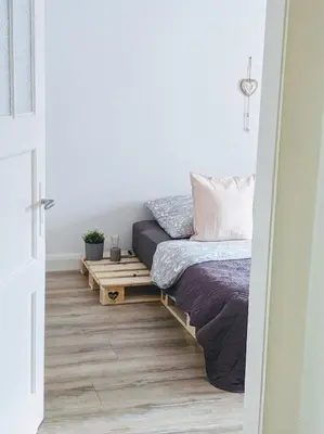 Ein Bett oder Betten in einem Zimmer der Unterkunft Gemütliche 144qm Altbauwohnung in Koblenz am HBF