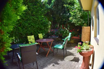 Ein Garten an der Unterkunft Ferienwohnung Afrika