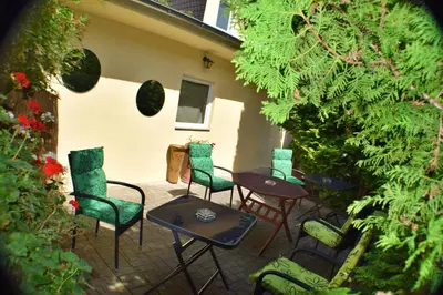 Ein Garten an der Unterkunft Ferienwohnung Afrika