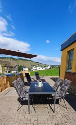Ein allgemeiner Bergblick oder ein Berglick von des Ferienhauses aus