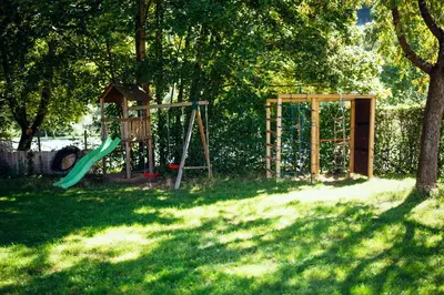 Ein Garten an der Unterkunft Paradies Camp