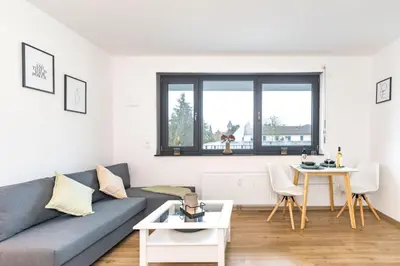 Ein Sitzbereich in der Unterkunft Modernes Studio-Apartment mit Balkon und privatem Stellplatz für bis zu 4 Personen nur wenige Minuten von der Innenstadt & Mosel entfernt