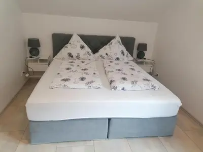 Ein Bett oder Betten in einem Zimmer der Unterkunft Haus Kleeblatt