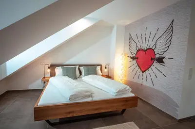 Ein Bett oder Betten in einem Zimmer der Unterkunft Ferienwohnung Moselherz - Urlaub im Wein- und Ferienort Bekond