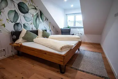 Ein Bett oder Betten in einem Zimmer der Unterkunft Neue Fewo mit Schlossblick - Urlaub im Wein- und Ferienort Bekond