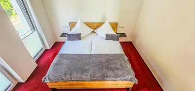 Ein Bett oder Betten in einem Zimmer der Unterkunft Ferienwohnung - Riesling Ambiente - im Weingut Andries