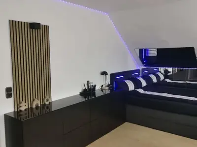 Ein Bett oder Betten in einem Zimmer der Unterkunft Wohnung am Kurpark mit privater Innensauna & LED! Schlüsselbox