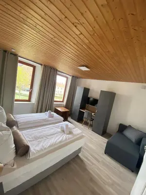 Ein Bett oder Betten in einem Zimmer der Unterkunft Fewo Nahe - Hostel für Erwachsene