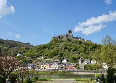Ein allgemeiner Bergblick oder ein Berglick von der Ferienwohnung aus