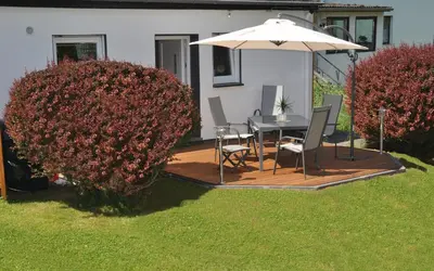 Ein Garten an der Unterkunft Haus Hippelstein