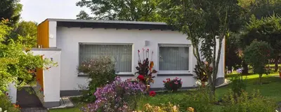 Ein Garten an der Unterkunft Haus Hippelstein