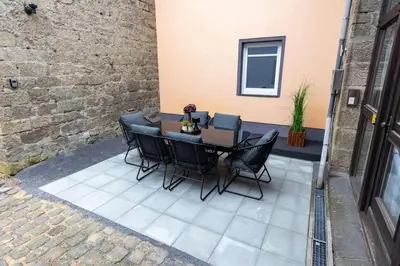 Ein Sitzbereich in der Unterkunft Lava-Lodge (Ferienhaus)