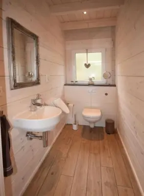 Ein Badezimmer in der Unterkunft Blockhaus Edelweiss