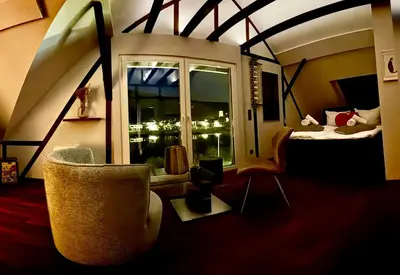 Ein Bett oder Betten in einem Zimmer der Unterkunft Das besondere Moselhaus-Mosel ultranah Luxus Ferienhaus Mosel