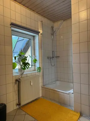 Ein Badezimmer in der Unterkunft historisches Winzerhaus mit Moselblick