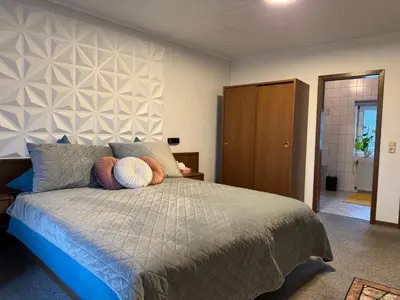 Ein Bett oder Betten in einem Zimmer der Unterkunft historisches Winzerhaus mit Moselblick