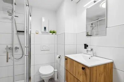 Ein Badezimmer in der Unterkunft Zentrale, Große & Moderne Unterkunft in Koblenz
