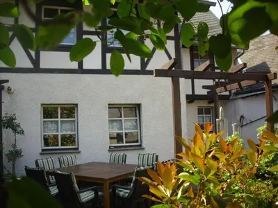 Das Gebäude in dem sich das Ferienhaus befindet