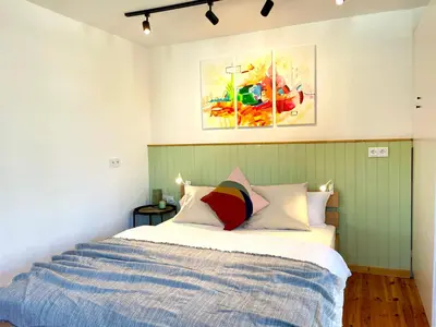 Ein Bett oder Betten in einem Zimmer der Unterkunft RiversideMosel Burg FREE Netflix PrimeVideo eBikeParking