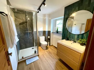 Ein Badezimmer in der Unterkunft RiversideMosel Burg FREE Netflix PrimeVideo eBikeParking