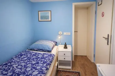 Ein Bett oder Betten in einem Zimmer der Unterkunft Kleine Wohnung für Singles