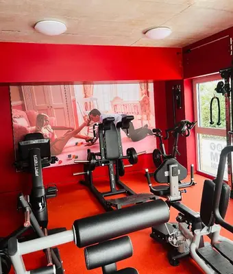 Das Fitnesscenter und/oder die Fitnesseinrichtungen in der Unterkunft Whiteloft