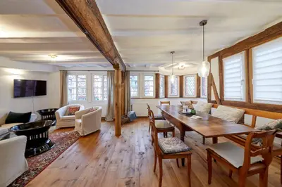 Ein Sitzbereich in der Unterkunft Ferienwohnung Badstube Anno 1583